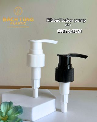 STANDARD STRIPED PUMP FI24 – WHITE & BLACK