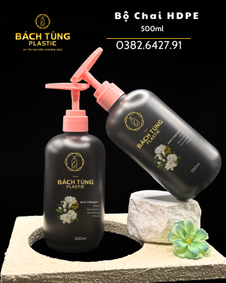 500ML BLACK HDPE ROUND BOTTLE – PAIRED WITH GLOSSY PINK LEAF-STYLE PUMP