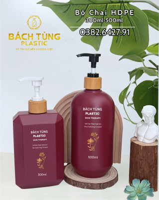 Bộ chai HDPE màu đỏ rượu cao cấp gồm dáng vuông 300ml và dáng tròn 500ml