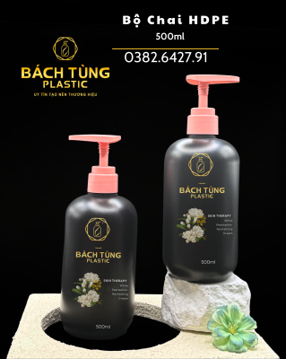 CHAI HDPE ĐEN 500ML KẾT HỢP VÒI NHẤN LÁ MÀU HỒNG – CỔ FI28