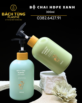CHAI NHỰA DÁNG TRÒN 300ML – XANH NGỌC & XANH ĐẬM + NẮP GỖ
