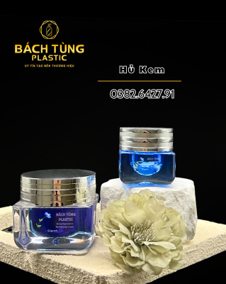  Hũ Kem Thủy Tinh Vuông – Màu Xanh Dương Nắp Bạc 