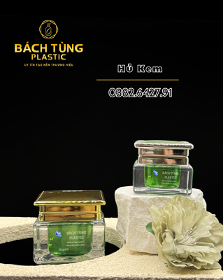 Hũ Kem Thủy Tinh Dáng Vuông – Thân Xanh, Nắp Vàng (5g – 50g)
